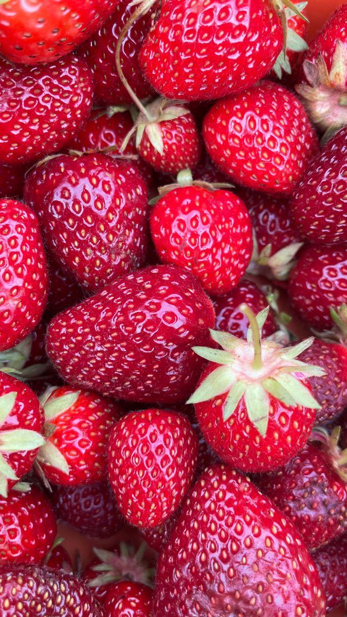 Rustic Berry Ensemble: Farm-Fresh Delight